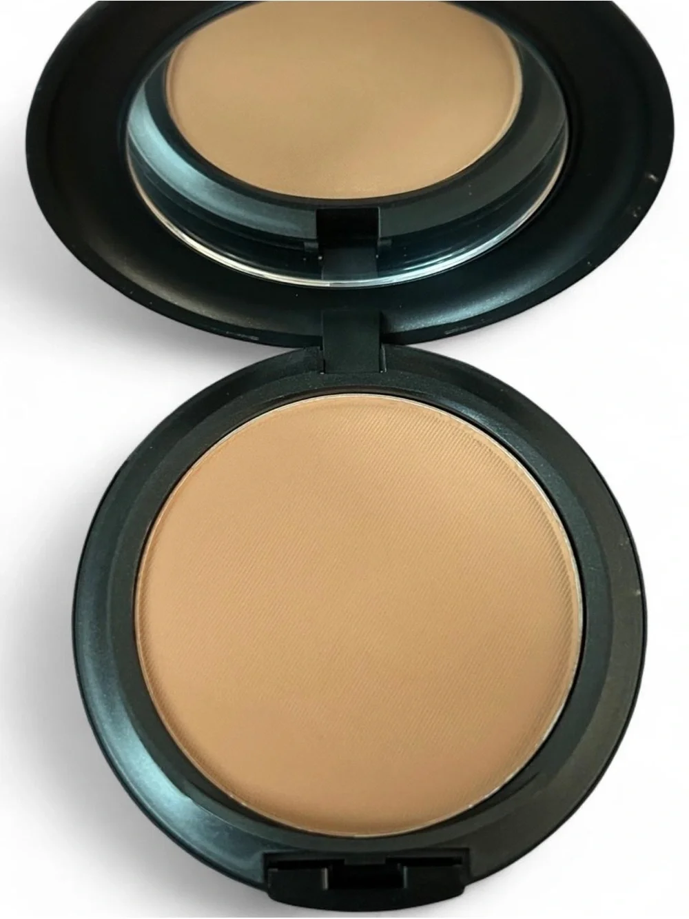 MAC Cosmetics Studio Fix Powder Plus Foundation NW40 - Medium Tan Finish